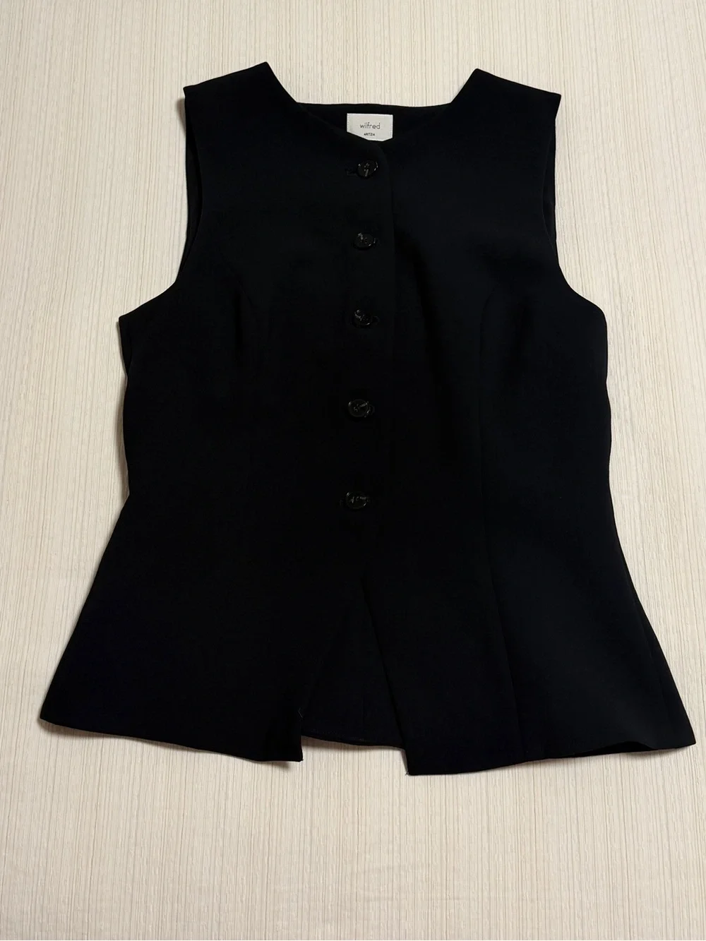 NWOT - Aritzia Regal Vest - Black - Sz 6